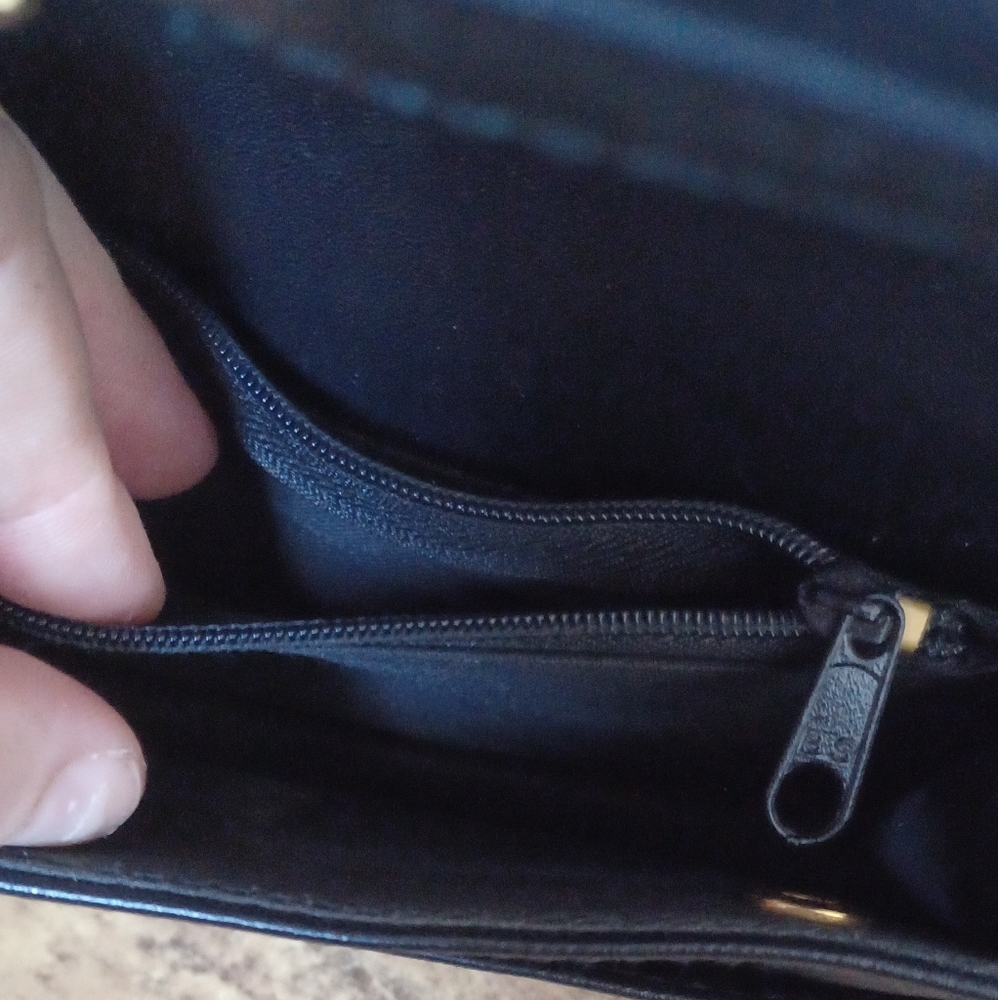 Black Vegan leather wallet small crossbody bag w/ mirror - Picture 6 of 7